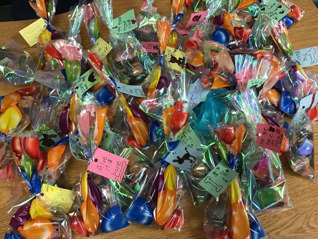 Kelly Pugh (@kellyapugh_7989) on Twitter photo First Graders at Cottonwood Elementary <a href="/Cottonwood_Elem/">Cottonwood Cougars</a> #Proud2bmps working on their community service project for the Humane Society! So proud! First Graders at Cottonwood Elementary <a href="/Cottonwood_Elem/">Cottonwood Cougars</a> #Proud2bmps working on their community service project for the Humane Society! So proud!