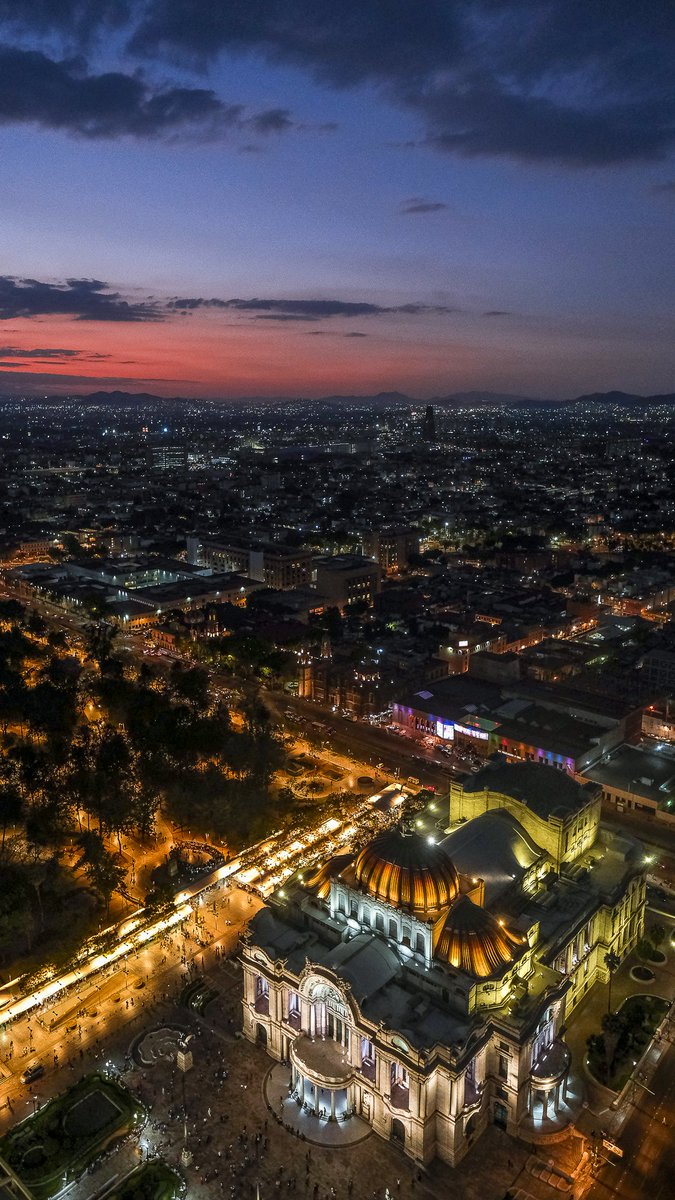 Oigan, nunca había subido al mirador de la Latino y, pues nada, que bonita es la CDMX desde las alturas.

No me alcanza para un dron ni necesité 14 días y 4 cámaras, pero igual se pueden hacer fotos bonitas de la ciudad.