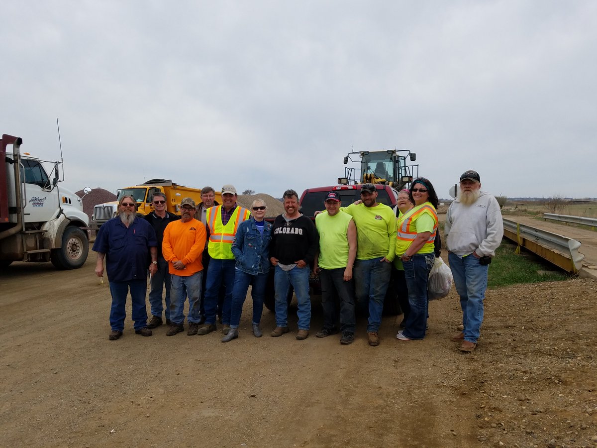 Myrl_RoysPaving's tweet photo. Remember, somebody’s loved one is working in that work zone. Stay alert. #construction #SDroads #safety https://t.co/zVhSTG8gsp
