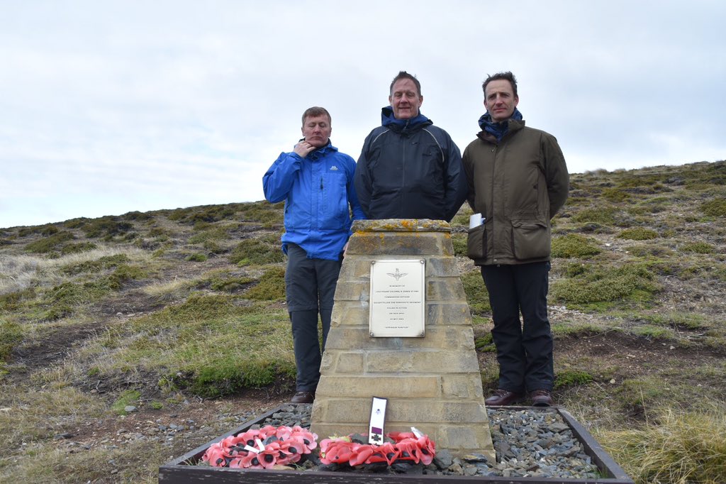 RSM @2SCOTS cleans the memorial to Lt Col Jones @VCTrust @2PARA @FalklandsGov #respect #remembering