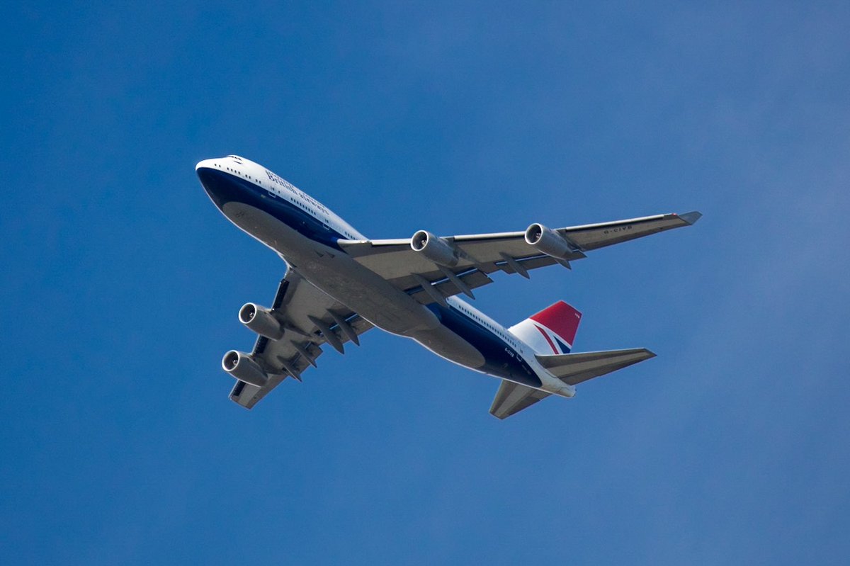 LeadingWithGuts's tweet photo. Earlier this evening, The Queen approaching @JFKairport #BA177 G-CIVB Negus Livery @British_Airways #B747
@NYCAviation @AirlineFlyer @iLove_Aviation @jumbo747pilot @CanonUSAimaging #AvGeek #planespotting #jfkplanespotters https://t.co/R8vpFi6sJu