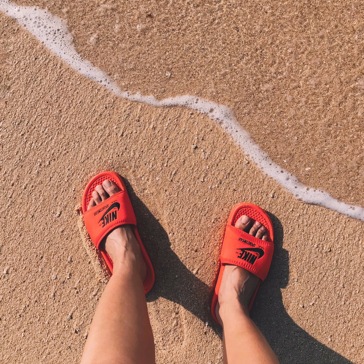 kat_dj's tweet photo. Sunβs out, slides out! π
#TAFPH #SportWithStyle #swooshlove #teamnike #nike #slides https://t.co/zeWG4MUCD2