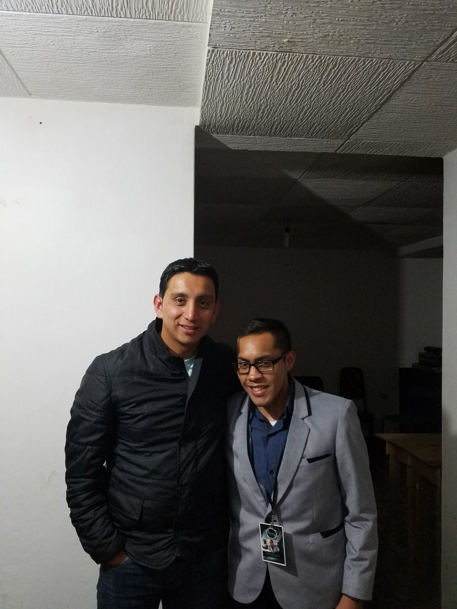 fer10_juan's tweet photo. UN SUEÑO HECHO REALIDAD ❤❤ #AndrésCarpio Desde #Excelencia Radio 100.1fm En Los Estudios De #ControlRadio https://t.co/YU6RJWsefm @AndresCarGue #Éxitos #Amigo #Andrés Dios Le Bendiga 🙏😇❤ https://t.co/6aOlambk0g
