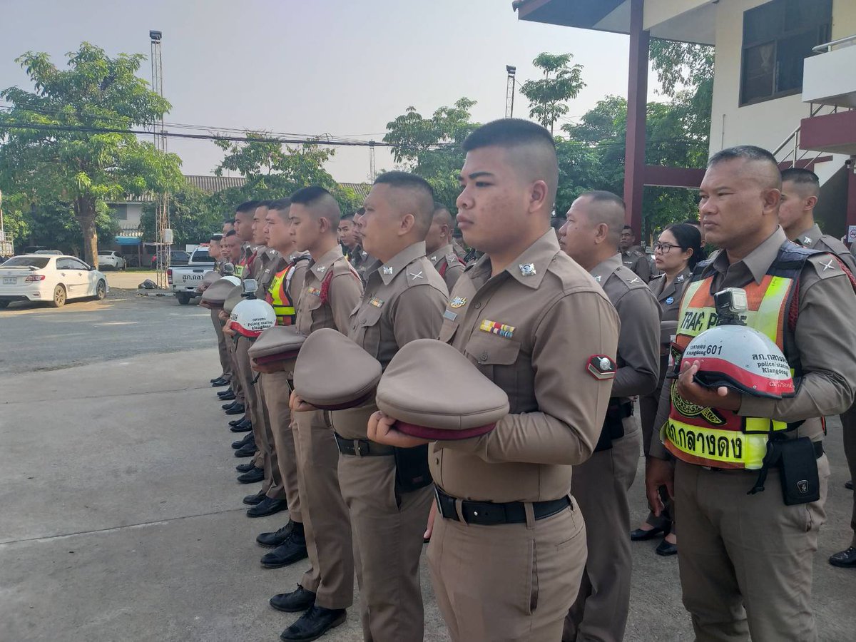 วันจันทร์ ที่ 22 เม.ย.2562 พ.ต.ท.จรัณธร วสันต์ชัยโชค รองผกก.ป.สภ.กลางดง นำข้าราชการตำรวจสภ.กลางดง เข้าแถวเค้ารพธงชาติ ชี้แจงข้อสั่งการพร้อมตรวจทรงผมและเครื่องแต่งกาย