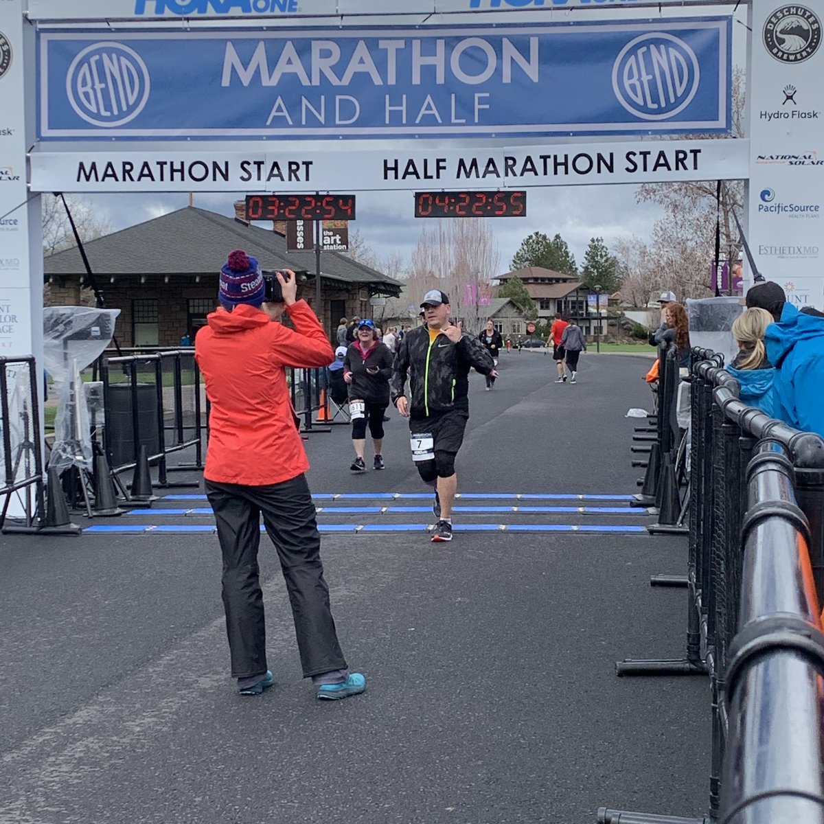 runrunrundavid's tweet photo. Results from the 2019 @Bend_Marathon, summarized as, "I didn't die" :D

Finish Time: 4:22:43.2
Pace: 10:02
Age Group: M4049
Overall Place: 157
Gender Place: 102
Gender Total: 195
Age Group Place: 31
Age Group Total: 58 https://t.co/1EOOocWdLO