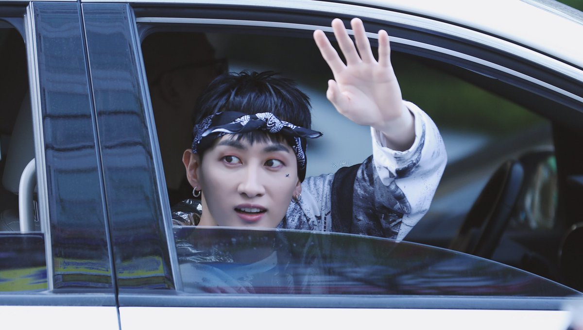 sunnns1's tweet photo. 20190421✨LEE/HYUKJAE✨ 
  SBS 인기가요 퇴근 🌟@AllRiseSilver  #SuperJunior⁠ ⁠⁠ ⁠⁠ ⁠  #은혁 #Eunhyuk #이혁재 #땡겨 https://t.co/noSHKeGtOx