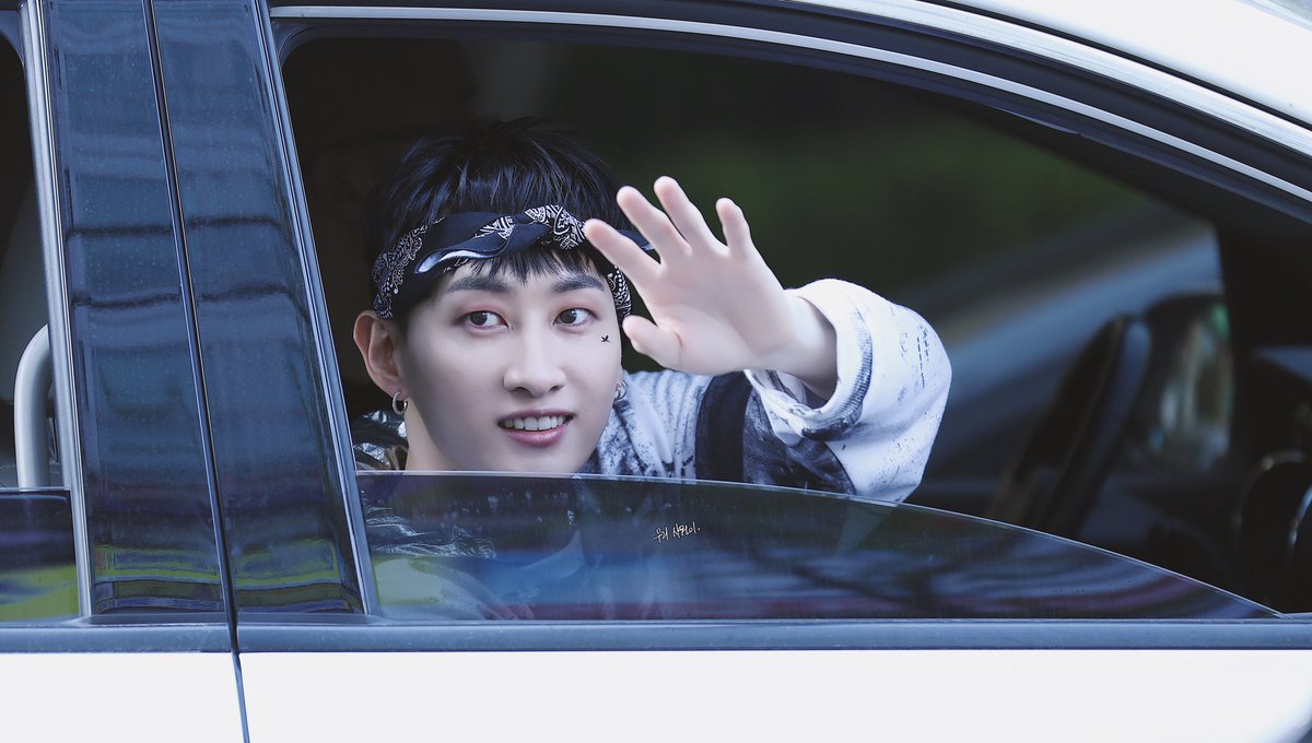 sunnns1's tweet photo. 20190421✨LEE/HYUKJAE✨ 
  SBS 인기가요 퇴근 🌟@AllRiseSilver  #SuperJunior⁠ ⁠⁠ ⁠⁠ ⁠  #은혁 #Eunhyuk #이혁재 #땡겨 https://t.co/noSHKeGtOx