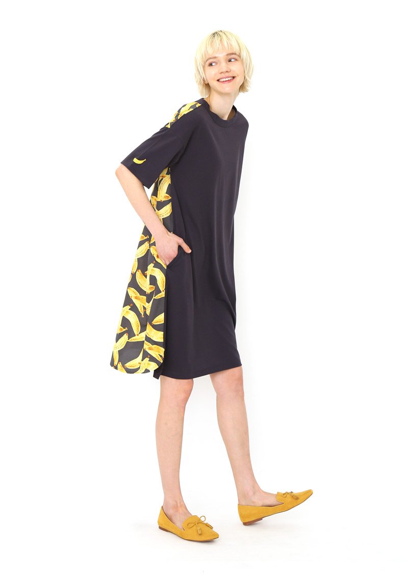 グラニフ على تويتر ミックス ファブリック ワンピース 前はtシャツ地 後ろはシャツ地 襟の後ろにギャザーが入っており 全体的にふわりとしたシルエットに 大量のバナナ柄と 消しはんで作成した木の枝柄の２色展開 グラニフ T Co Xaf0fuoq4f