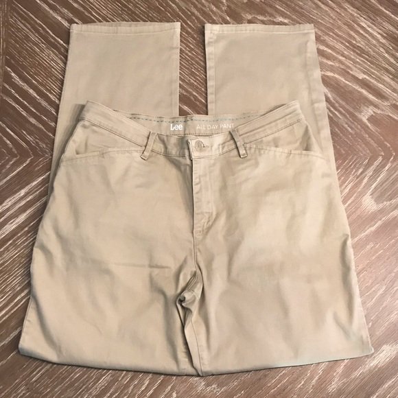 TheCaeo's tweet image. So good I had to share! Check out all the items I'm loving on @Poshmarkapp from @IronCowgirlBree @rachel6337 #poshmark #fashion #style #shopmycloset #lee #maurices: posh.mk/NCyK08vmLV