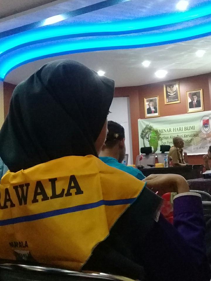 MeriJasriani98's tweet photo. Karna dunia tau kapan ia ada 🤗 #mapala #cakrawala #staimuarabulian #haribumi https://t.co/495V3jFsbF