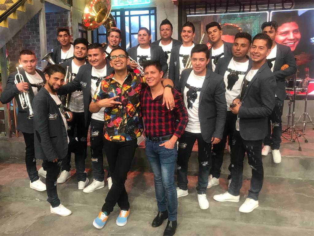 sonymusicmexico's tweet photo. ¡ @AlexisMusicMX  en la @LaResolana! 🙌🏽🤩 https://t.co/V3qMrn6NNf