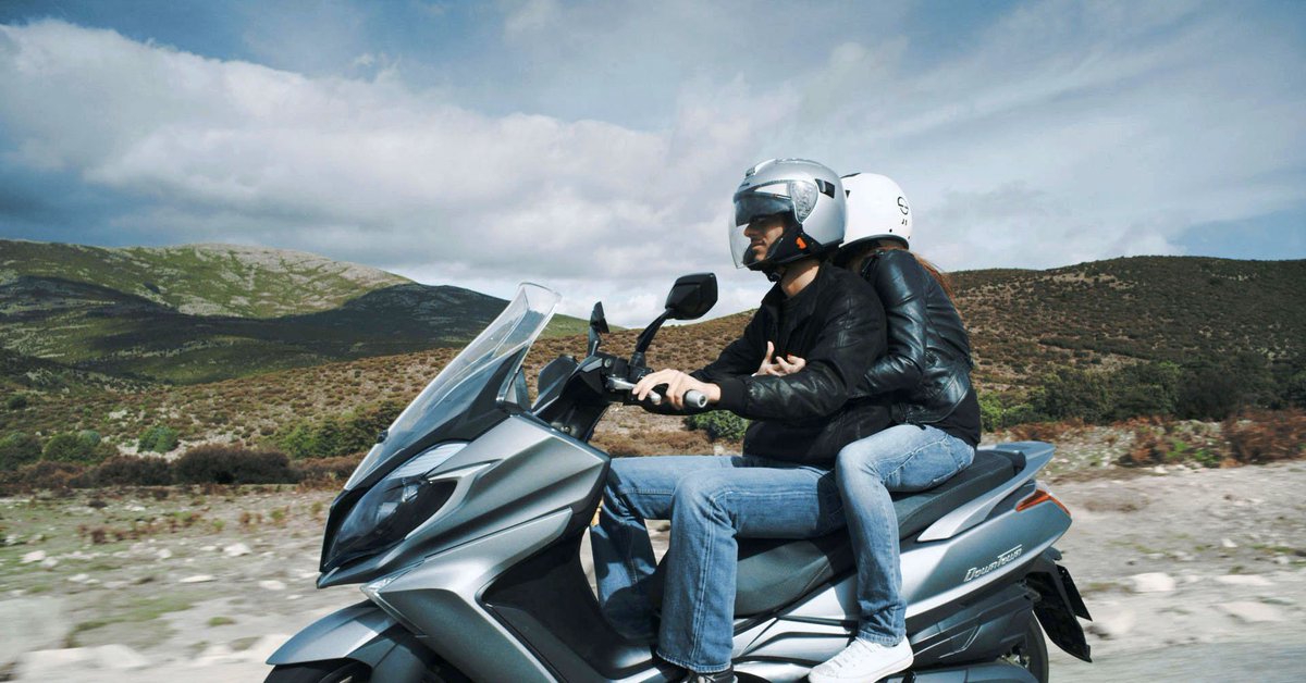 キムコジャパン公式 Koyo Motor Co Ltd Kymcoです とにかく大きい125スクーター ダウンタウン125i Abs 350モデルをベースとした250ビッグスクーター顔負けのラージボディにクラス最高クラスの高出力エンジンを搭載 二人乗りのロングライドも余裕で キムコジャパン公式 Koyo Motor Co Ltd Kymcoです とにかく大きい125スクーター ダウンタウン125i Abs 350モデルをベースとした250ビッグスクーター顔負けのラージボディにクラス最高クラスの高出力エンジンを搭載 二人乗りのロングライドも余裕で
