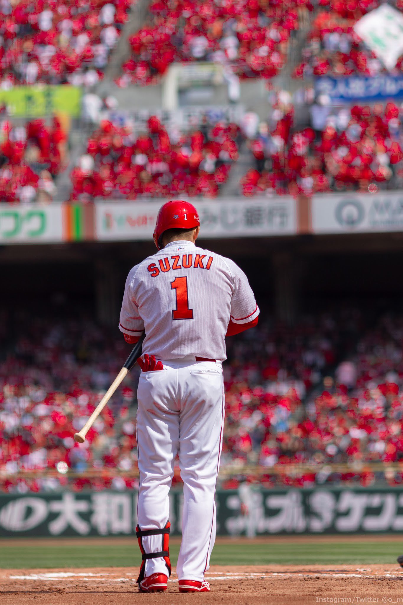 توییتر おーえむ در توییتر 3回裏の鈴木選手 打席へ立つ前に 19 03 31 マツダスタジアム 鈴木誠也 T Co 3nozyhsctm