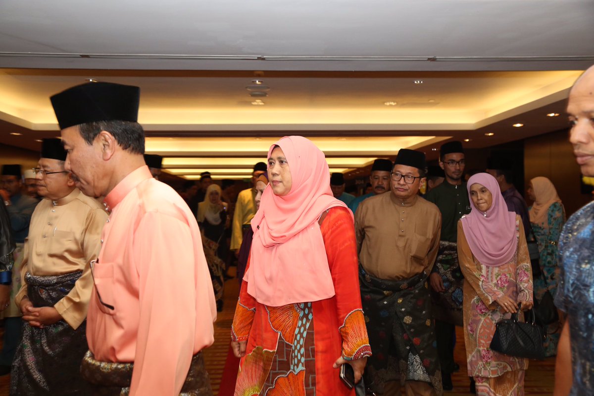 IsmailBakar60's tweet photo. 20 April 2019 - Menghadiri Majlis Perasmian Penutup Majlis Tilawah dan Menghafaz Al-Quran Peringkat Antarabangsa ke 61. Tahniah kepada semua pemenang. #mthqa61 #mthqa #jakim #ksn #drismailbakar https://t.co/uyyrYfbrVt