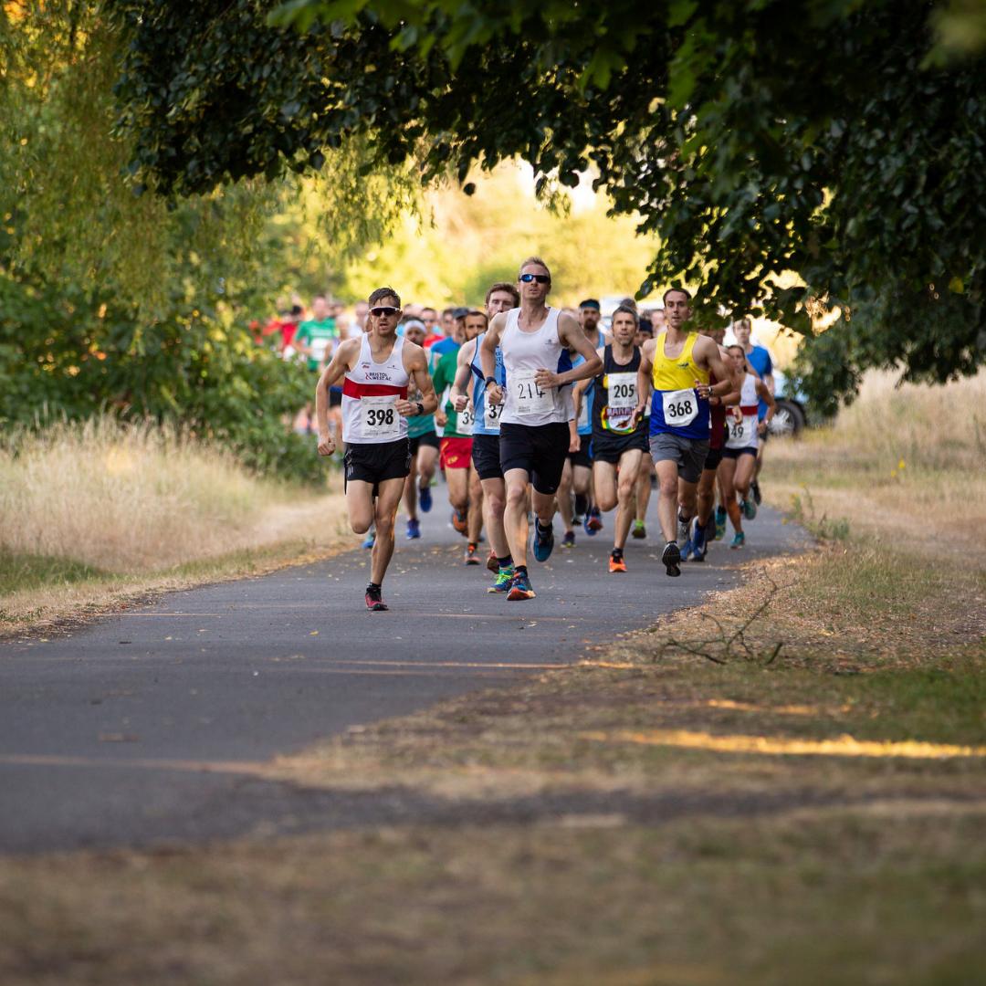 Have you ever thought about seeking a running partner? 🏃 With the Bristol 10k just around the corner, now is the perfect time! 🐝 #mondaymotivation #10k #bristol10k #bristol