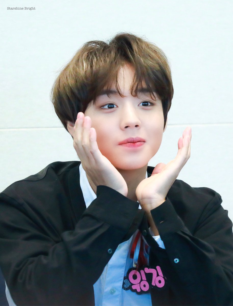 StarshineB's tweet photo. 190420 마스크팩 팬싸. 구염둥 꽃받침+윙크의 조합이란 🎊🎉 #박지훈 #parkjihoon https://t.co/8Igu9Cd9F0