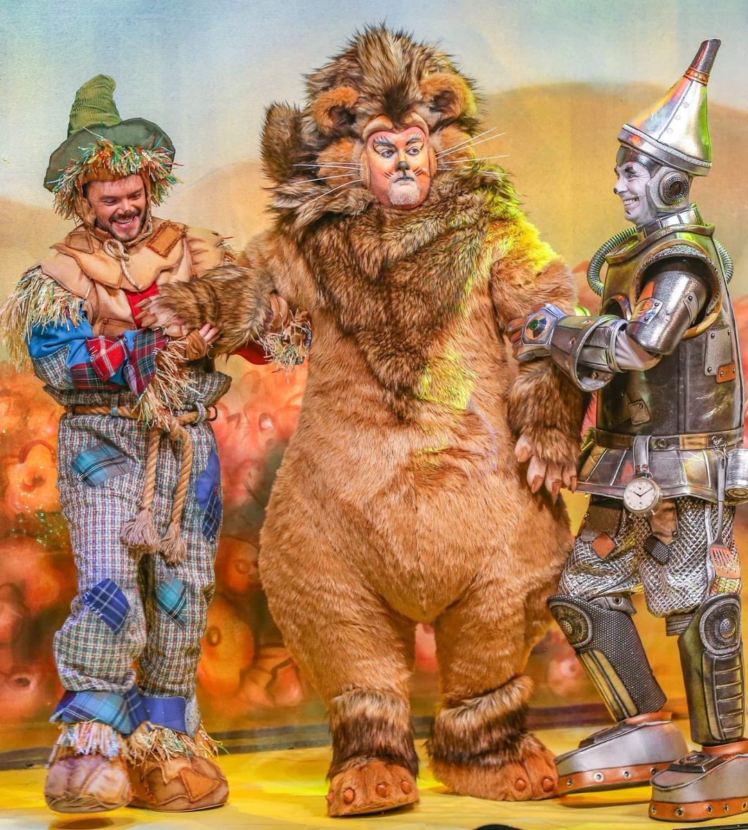 MattRevellGriff's tweet photo. To my Cast and Crew of The Wizard of Oz, thank you for all your hard work, passion and commitment over the tour, it’s been an absolute pleasure working with you all. 🧙‍♂️ 🌈 @Shone_Ltd #thewizardofoz #pantomime #shoneproductions #companystagemanager #tour https://t.co/S3Iz21EWzi