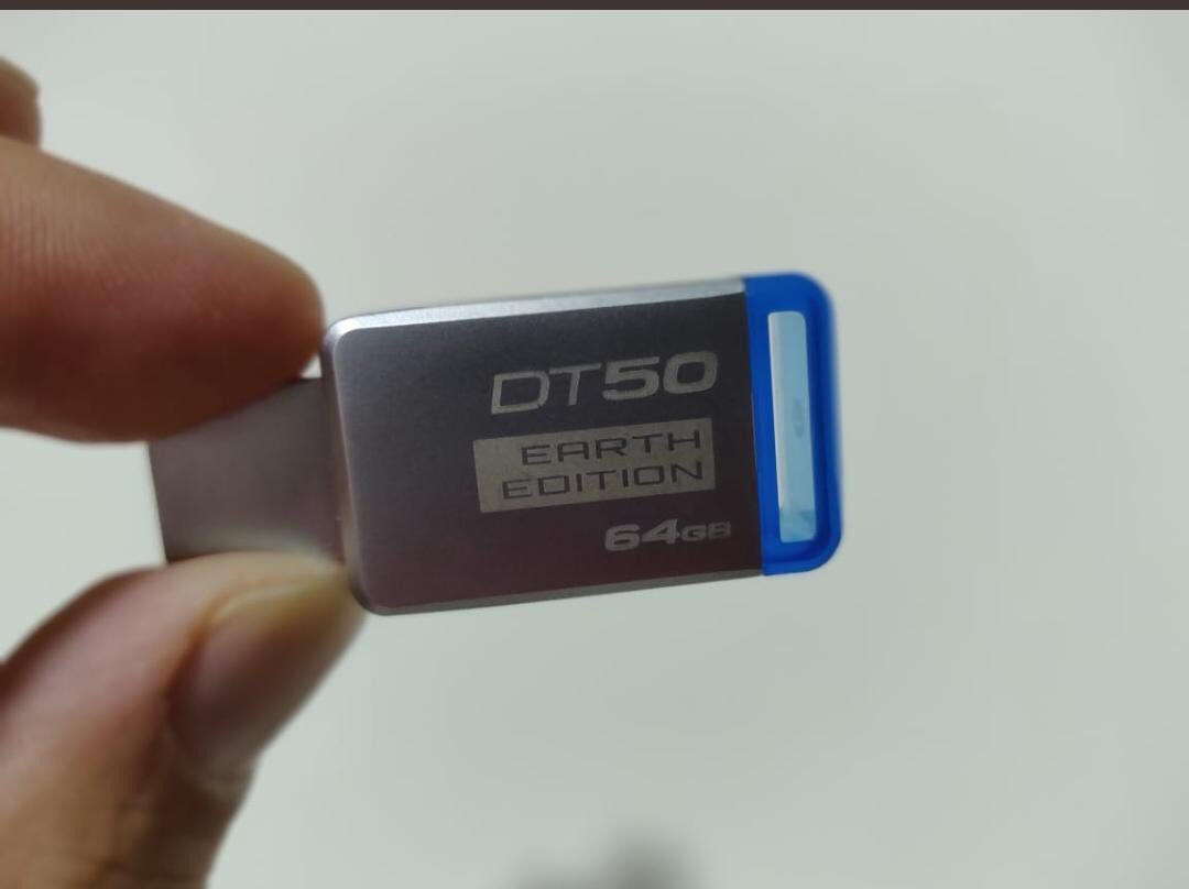 Ath_guitarfreak's tweet photo. This is great on #EarthDay⁠ ⁠ a USB drive taught me about saving the planet #EarthEditionDrives https://t.co/4c3n9oosKI