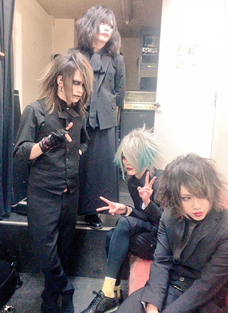 zeallink_LIVE's tweet photo. 【BATTLE-Z- VOL.3】
DAMY情報！

■5/6(月/祝)渋谷TSUTAYA O-WEST
DAMY LAST ONEMAN TOUR「この場所で僕らは消える。」
LAST LIVE　※チケット残少！

詳細はこちらから！
https://t.co/fnnMqdocCE https://t.co/eWngbfu8od