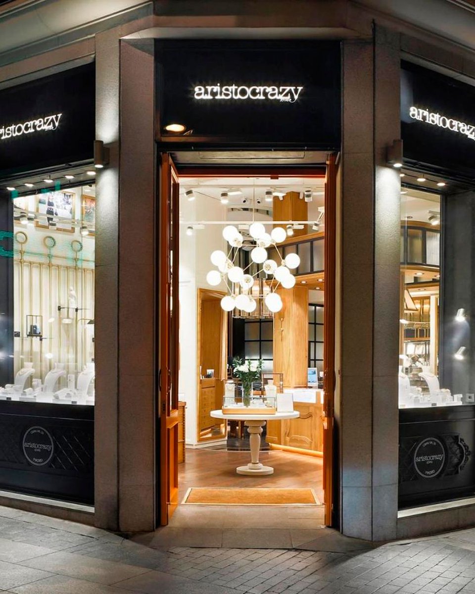 #Aristocrazy, la compañía impulsada en el seno del grupo #Suarez, prevé poner en marcha 7 nuevos #establecimientos este año, con lo que superará la barrera de las 90 #tiendas. A día de hoy cuenta ya con una red de 87 #PuntosDeVenta. buff.ly/2EcbhFq