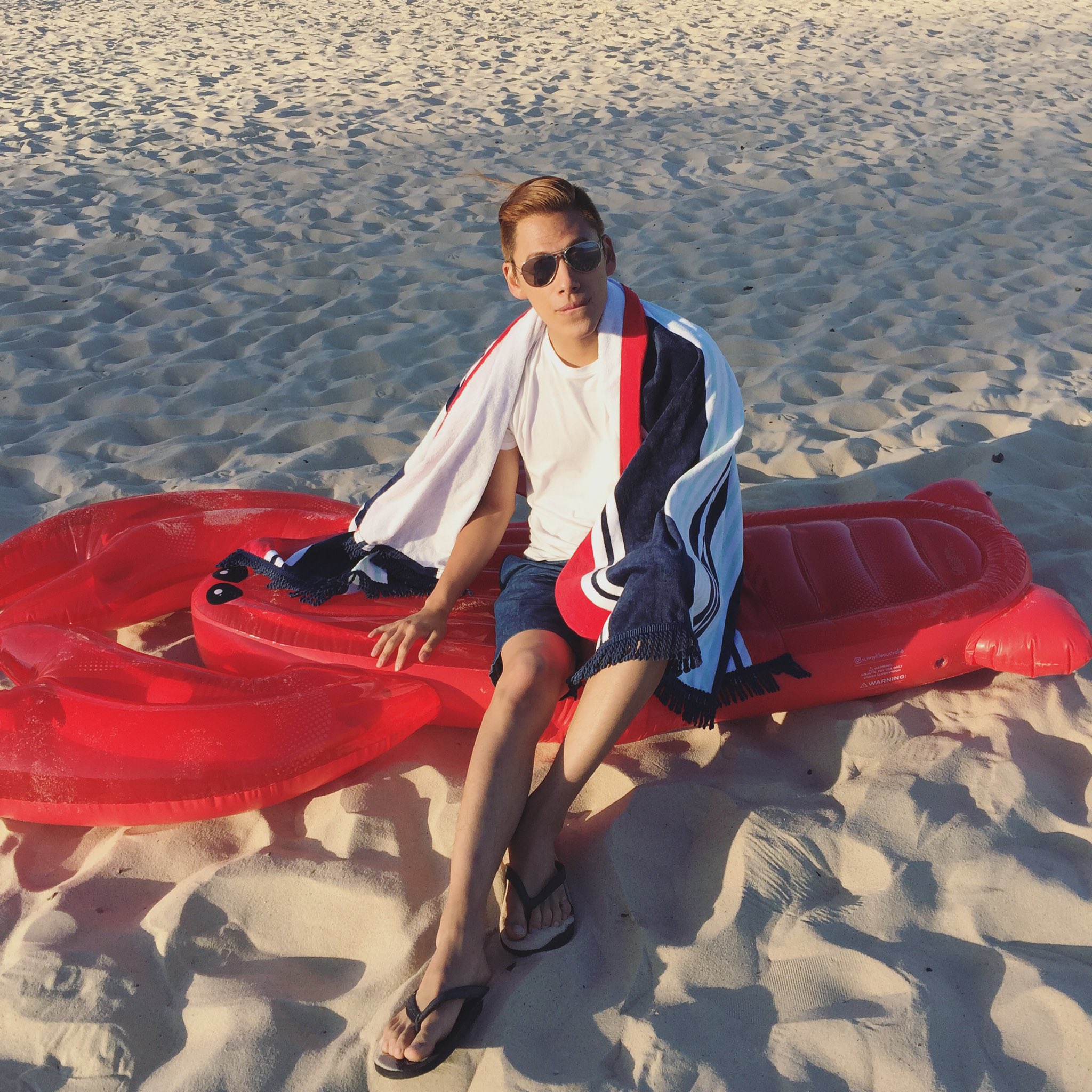 Lovely weekend beach vibe with huge lobster ????? #bondi #sydney #gay #asian #gayboy #gaylove #asiangay