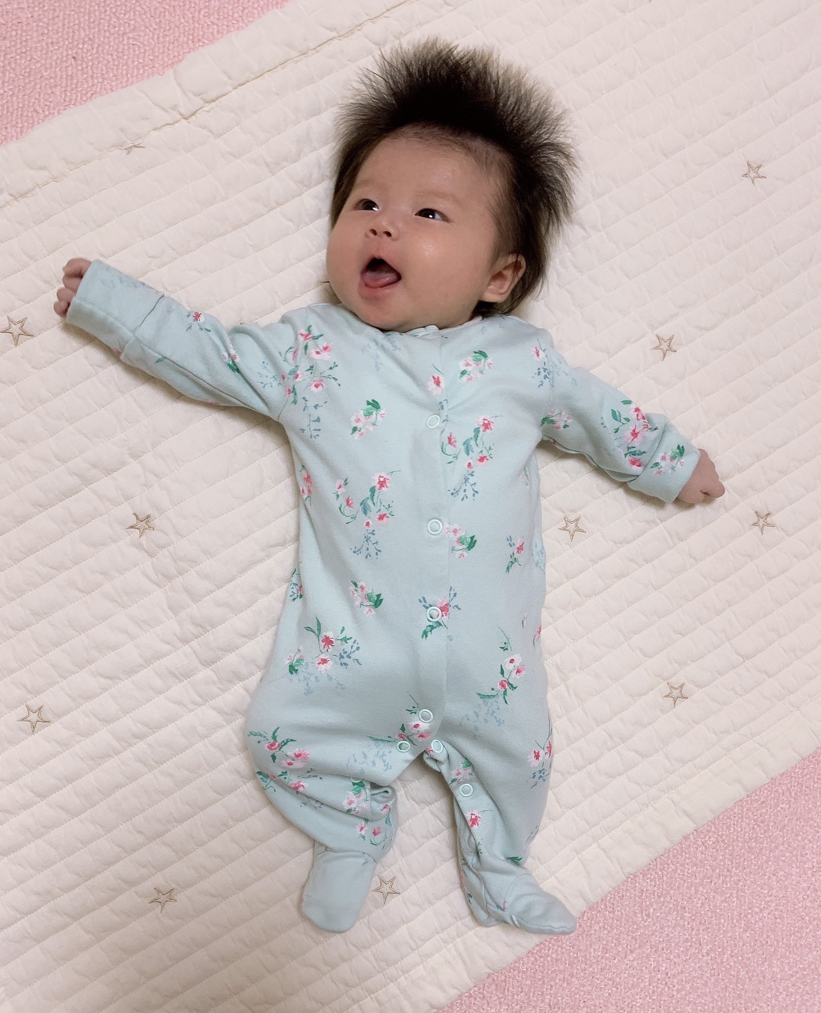 みれたん 生後2ヶ月の 髪の毛ふさふさgirl 生後2ヶ月 爆毛赤ちゃん 爆毛baby T Co Ni7jaaqcog Twitter