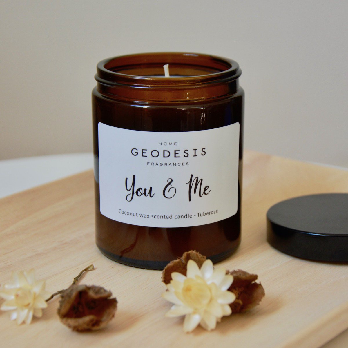 Envie de faire passer un message ? Dîtes-le avec une jolie bougie... 
Cire 100% végétale naturelle à base d'huiles de noix de coco et noyau d'abricot. Découvrez nos 16 parfums disponibles.