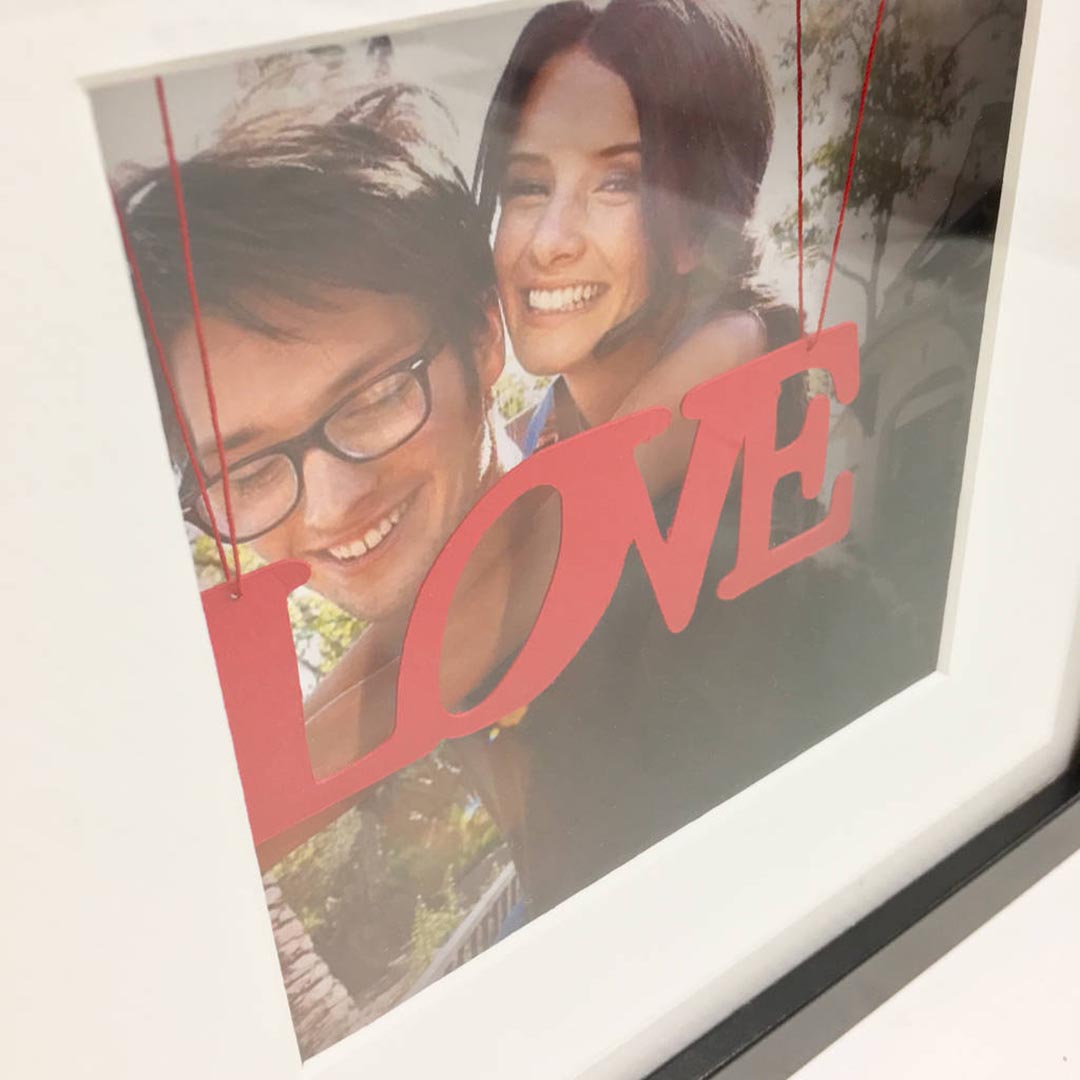 Instajunction's tweet photo. Personalised Hanging Message 3D Photo Frame. Add one of three hanging messages to bring your photo to life!
 
To check out our range of photo frames visit:
https://t.co/0eKmFlqhNe
https://t.co/XtRqgbrWoe 

#instajunction #photoframes #personalisedphotos #personalisedgifts https://t.co/fJX02U6rJ2