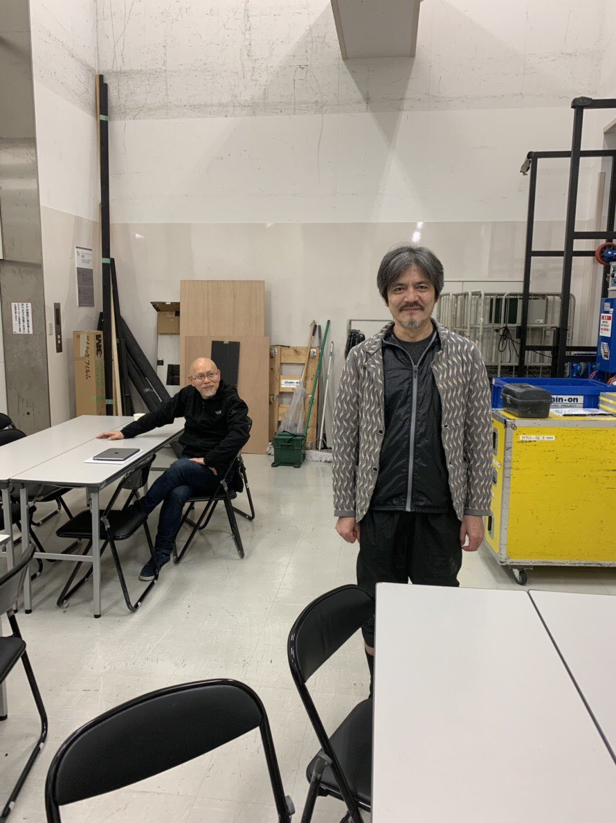 hymns_stage's tweet photo. 【 #間違い探し してみてください♫】サンケイホールブリーゼでは、19時公演に向けて着々と準備中ですが…
あれ？陰山さん…？ https://t.co/MPtWux5Qjj