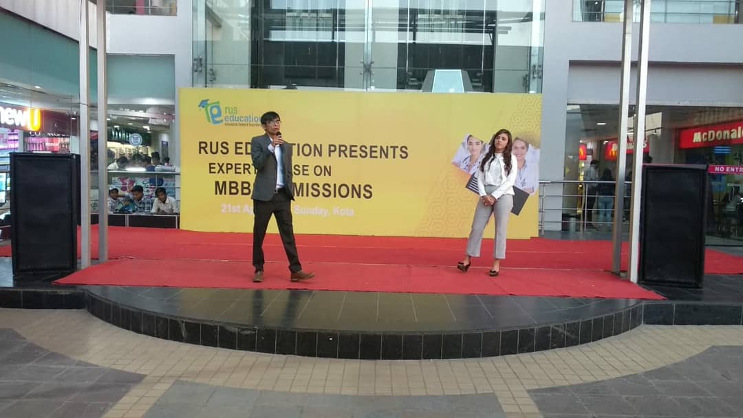 CityMallKota's tweet photo. Here's the glimpses from awareness drive at #CityMall #Kota for MBBS Aspirants from #RUSEducation & #BookMyUniversity. Students and visitors took the active participation and got expert advice on studying MBBS abroad. #KotaFactory #educationaldrive https://t.co/hcQzNeUEPA