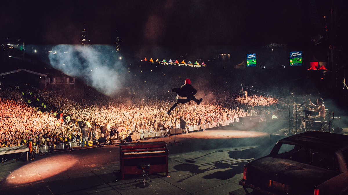 twentyonepilots tweet picture