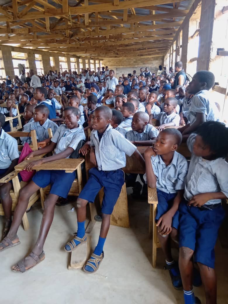 reesafrica's tweet photo. Weeks ago, we had an engagement with Ajibode Grammar School in Ibadan. We discussed environmental education and also taught the students how to make their own solar lamps. We will be visiting other schools across six states in May.

#reeseducation #sdg7 #sdg13 #sdg4 https://t.co/c5hnqb7GHJ