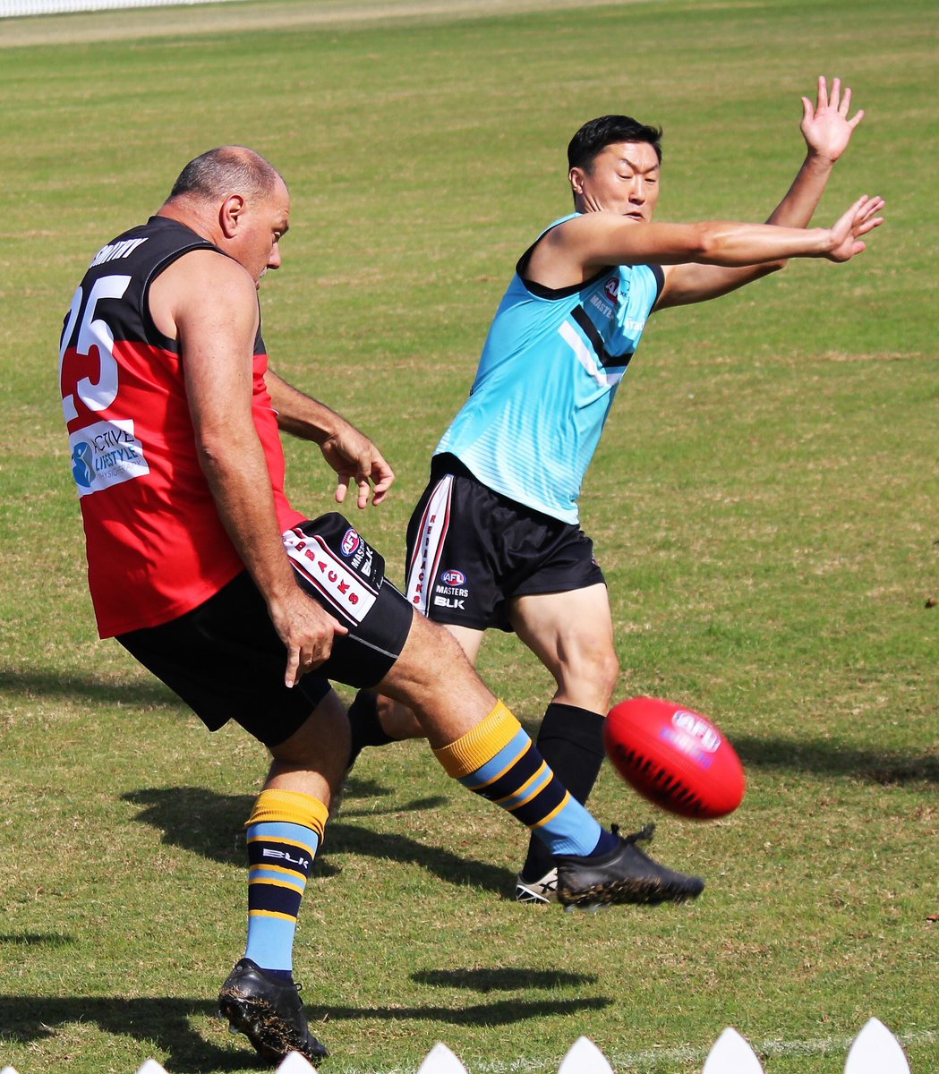 RedbacksAFL's tweet photo. Redbacks footy action https://t.co/ZlZIFoINqC