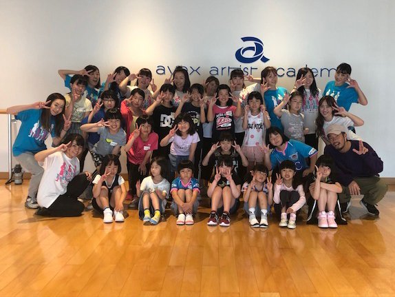 saganofficial17's tweet photo. ／
🗣#サガンティーナ 体験 事前練習💃
＼

#倖田來未 さんのバッグダンサー あきひろさんによるダンスレッスン。
5/11(土) #レディースデー に向けて、サガンティーナ体験に参加する子どもたちと練習しました❗

#sagantosu #サガン鳥栖 #砂岩魂 #sagantina https://t.co/ecuDS0NquZ