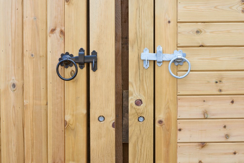 avsfencing's tweet photo. Need a gate, but not sure where to start and what to buy? Have a look at our new Natural Finish Closeboard Garden Gate Kit.
https://t.co/285YNckyds
#gatekit #gardenideas #AVSonyourside https://t.co/rJQMQ2tPra