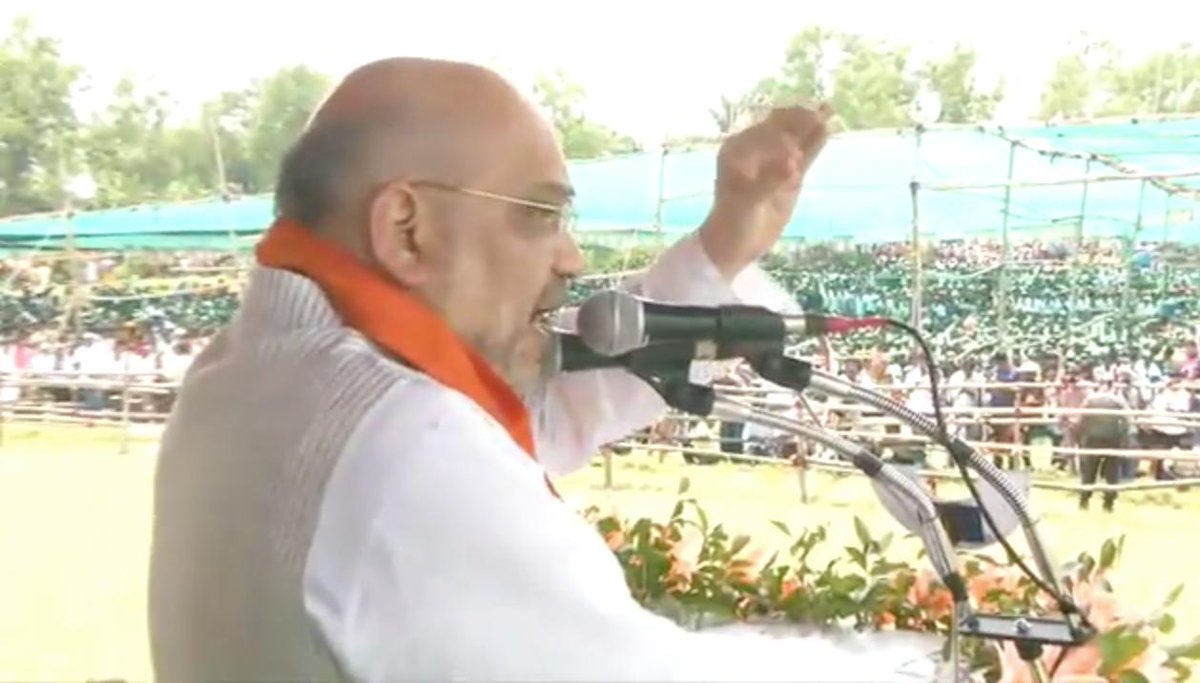 BJP4Bengal's tweet photo. একসঙ্গে বেরিয়ে ভোট দিন তৃণমূলের গুন্ডারা ভয়ে পালাবে।
 
গ্রামের মানুষের শক্তি কেন্দ্রীয় বাহিনীর থেকে অনেক বেশি : শ্রী @AmitShah #BharatBoleNaMoNaMo https://t.co/0uqWnMAVXP