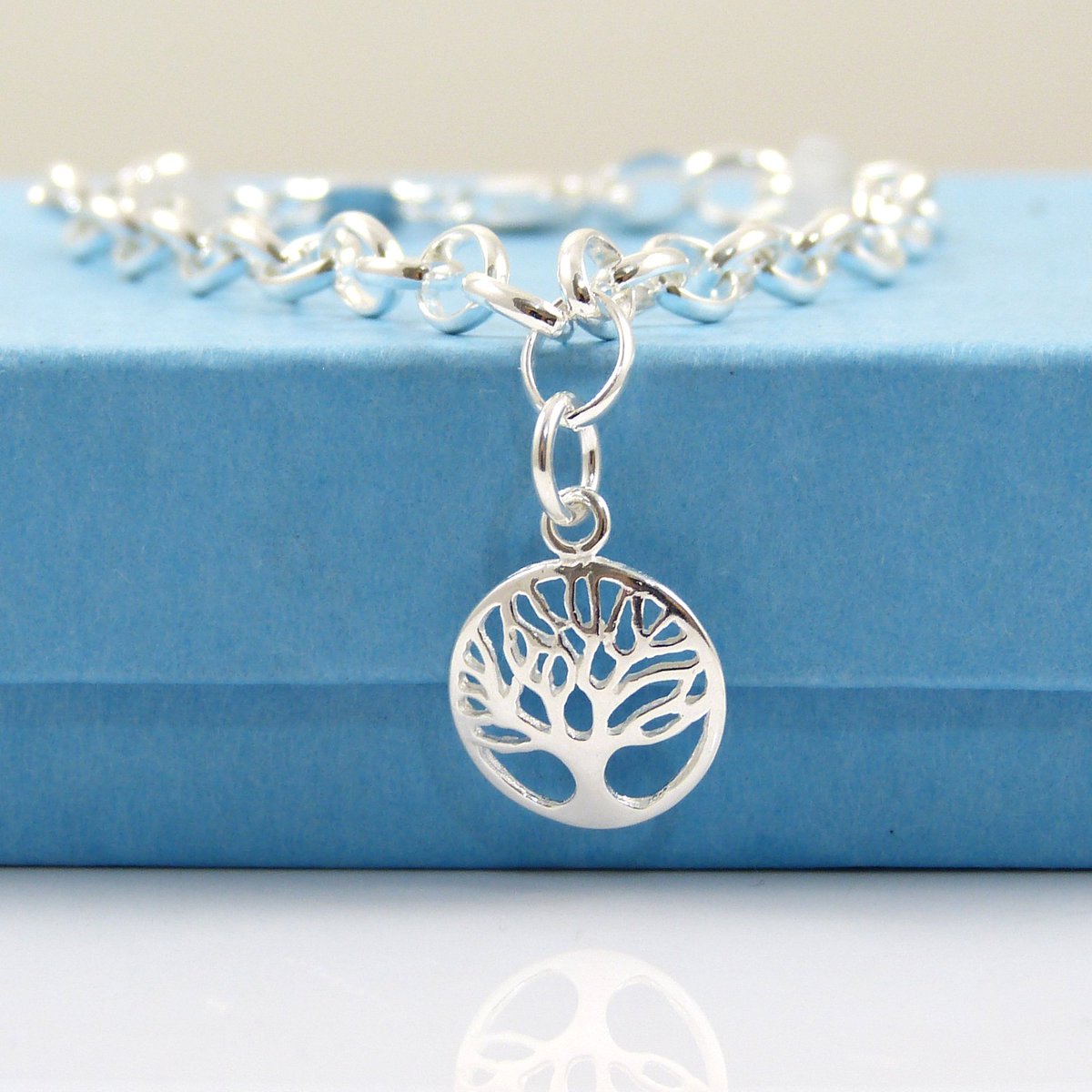TheStrandline's tweet photo. Sterling Silver Bracelet, 4mm links, Charm Bracelet, Silver Bracelet, Tree of Life Bracelet, 925 Bracelet, Silver Jewellery https://t.co/vFV1gQtOC3 #handmade #etsysellers #handemadeshop #zbesties #etsymade #thestrandline #87RT #TreeBracelet https://t.co/9I30UqN6ww