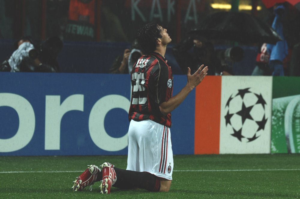 In 2007: • Ballon d'Or • FIFA World Player of the Year • FIFPro World Player of the Year • World Soccer Player of the Year • IFFHS World's Best Playmaker • Onze d'Or • UCL top scorer One time, the world's most expensive player. Happy birthday, Kaká.