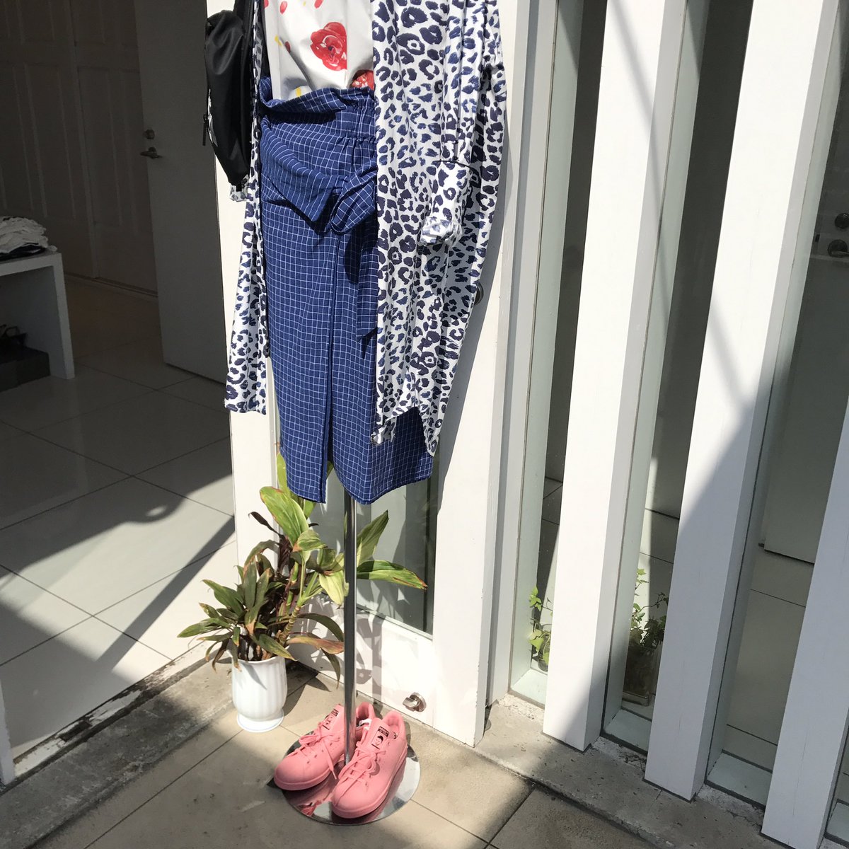 yokoaunty's tweet photo. Long blouse #sportmaxcode
Flowers paint Blouse #marni
Skirt #tela
Sneakers #adidasbyrafsimons
Bag #adidasbystellamccartney
#yokoaunty #selectshop #SS19 #宇都宮 #fashion #fashionphotography #coordinate #photography #photographyasART #ArtPhotography #artphorto #ootd https://t.co/KKQeNl8IMS