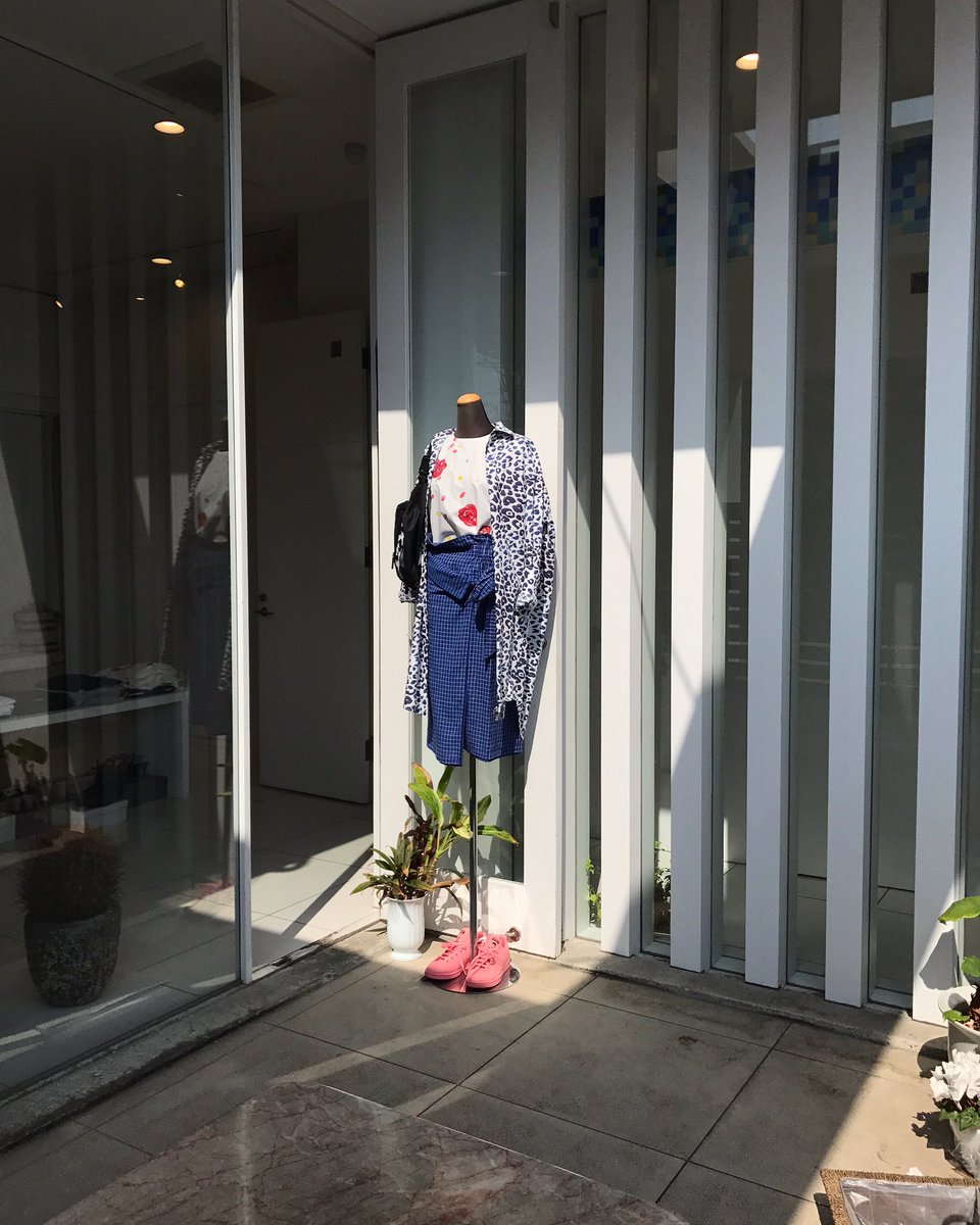 yokoaunty's tweet photo. Long blouse #sportmaxcode
Flowers paint Blouse #marni
Skirt #tela
Sneakers #adidasbyrafsimons
Bag #adidasbystellamccartney
#yokoaunty #selectshop #SS19 #宇都宮 #fashion #fashionphotography #coordinate #photography #photographyasART #ArtPhotography #artphorto #ootd https://t.co/4ip5LH2T3z