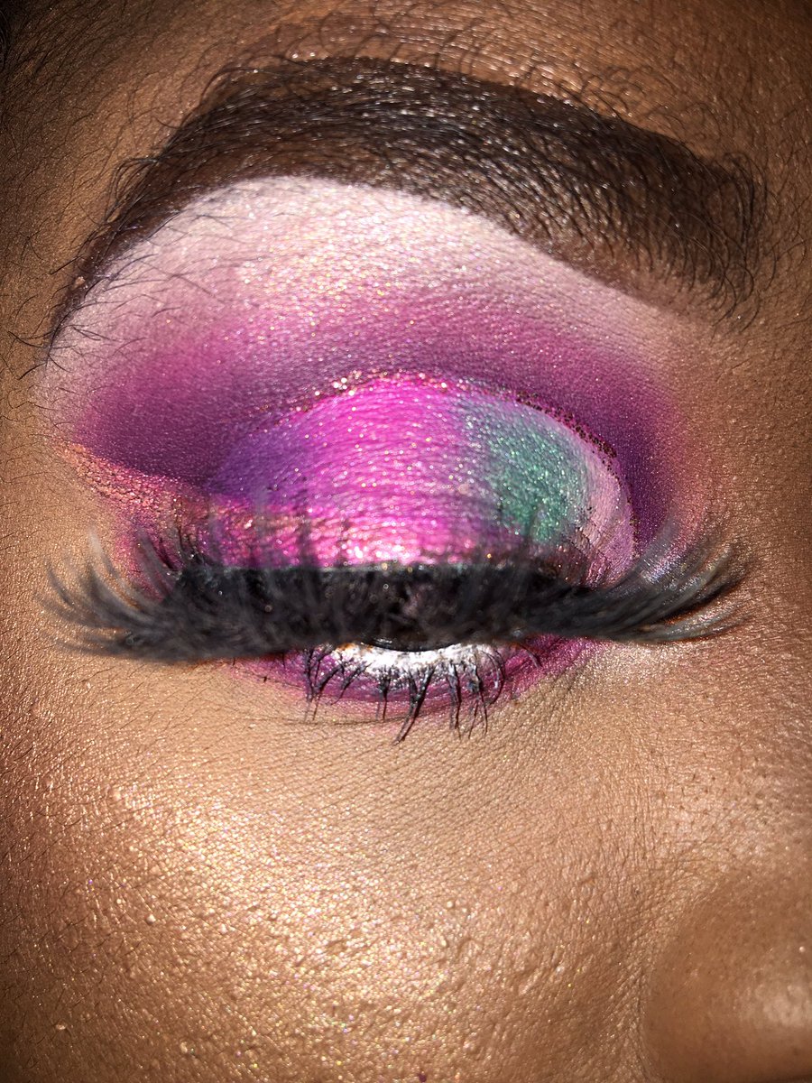 issaseattlechic's tweet photo. #JasereeCosmetics 

@juviasplace Masquerade Mini
@UrbanDecay Starfire 
@thecrayoncase Box of Crayons 
@lagirlusa Pro concealer 

More details on my ig: thenewmuatayonna https://t.co/sMLxNBBzTl