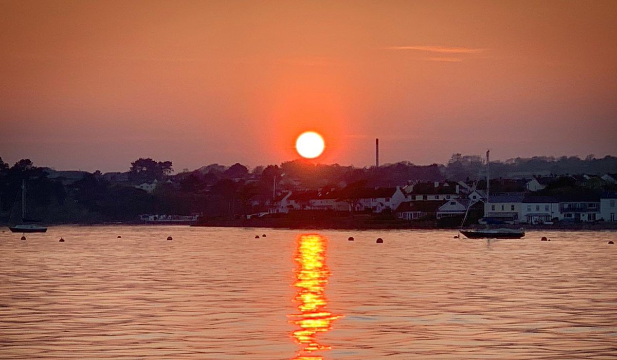 MODPolice's tweet photo. Spectacular views of #Torpoint last night, for Police Launch Pegasus #sailingintothesunset...⛴🌅
#MarinePolicing
#ViewFromTheOffice
#JobLikeNoOther https://t.co/VIjpz1UJVz