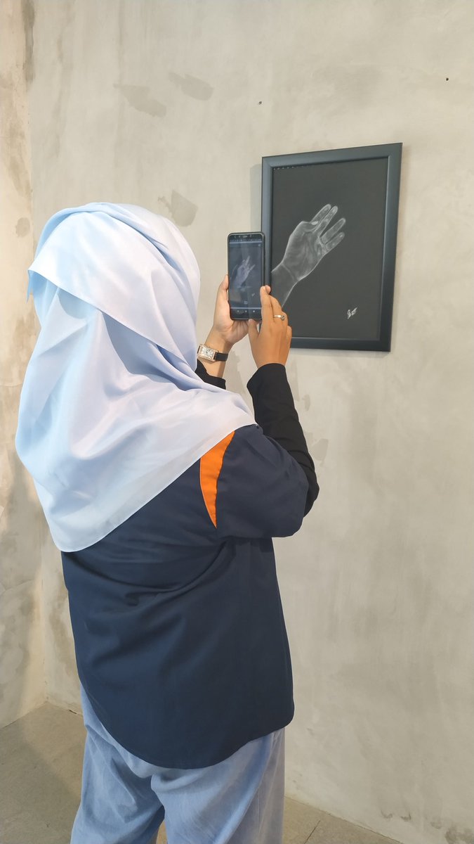 snap_card's tweet image. Skecth Exhibition Mr.D One Finger using @snap_card to show magical experience Augmented Reality

#snapcard
#kartunama
#AugmentedReality