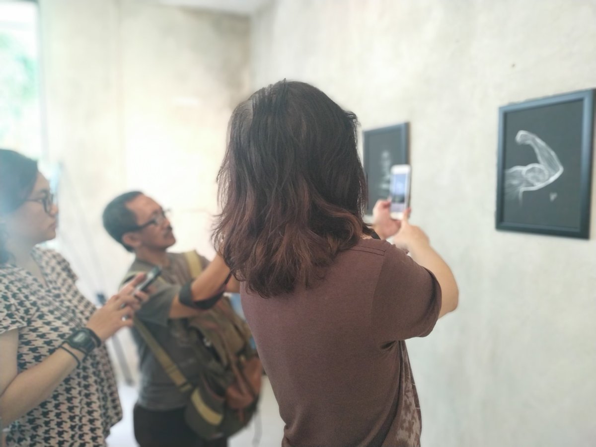 snap_card's tweet image. Skecth Exhibition Mr.D One Finger using @snap_card to show magical experience Augmented Reality

#snapcard
#kartunama
#AugmentedReality