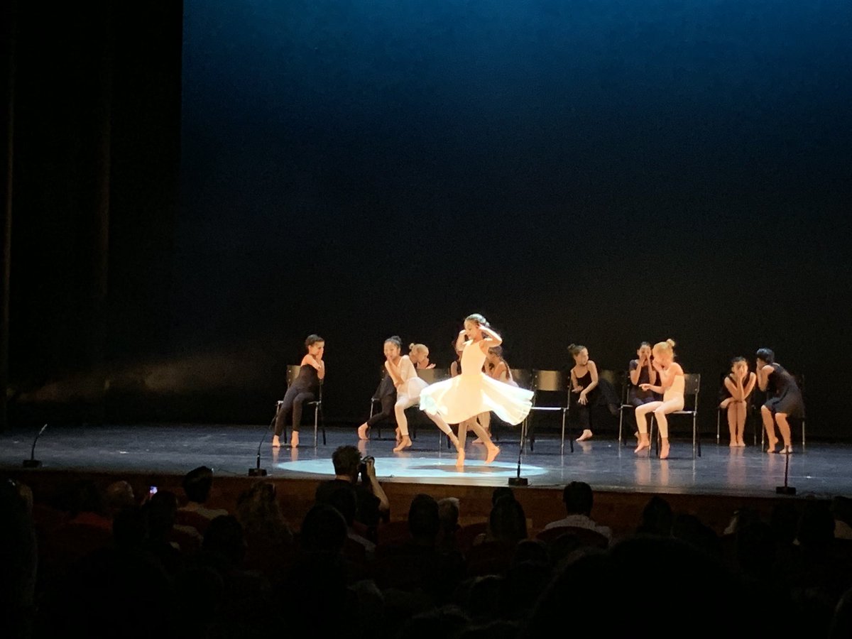 Amsterdam_leeft's tweet photo. Wat doet @meervaart toch geweldige dingen voor #NieuwWest; heel weekend lang genoten van allerlei optredens van kinderen die meedoen in het #talentenhuis #4West met ballet, streetdance, theater, atelier en veel meer😊🔝 https://t.co/TfWBNFvS3j
