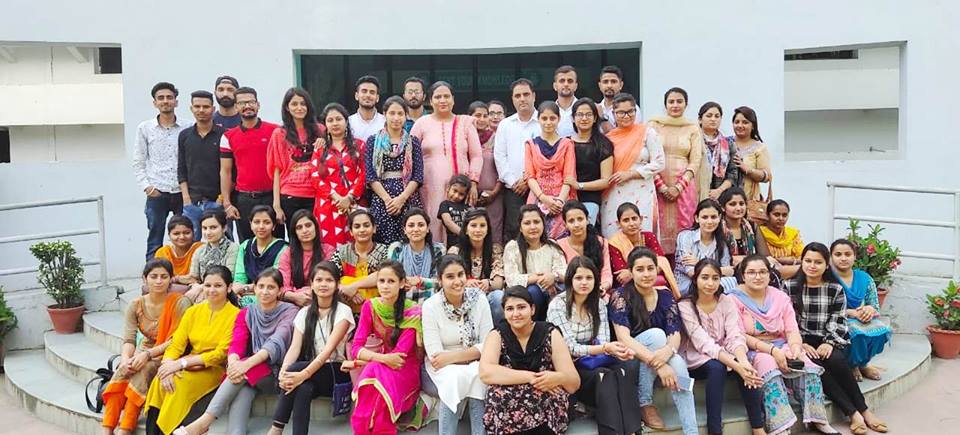 sri_nanak's tweet photo. Sri Guru Gobind Singh College of Education (#SGGSCE), Beghpur Kamlooh, Mukerian organized an #Educational #Trip to Pushpa Gujral Science City, Kapurthala.

Students saw several galleries namely Amazing Living Machine, Science of Sports, Laser show, Virtual Reality and Cyber Space https://t.co/mRdIpgjRVe