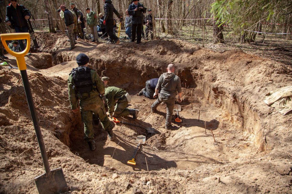 немецкий блиндаж вермахта. полевая фортификация блиндаж. блиндаж землянка окоп траншея амбразура. укрепрайоны всу соледар, авдеевка. землянка фортификационное сооружение.