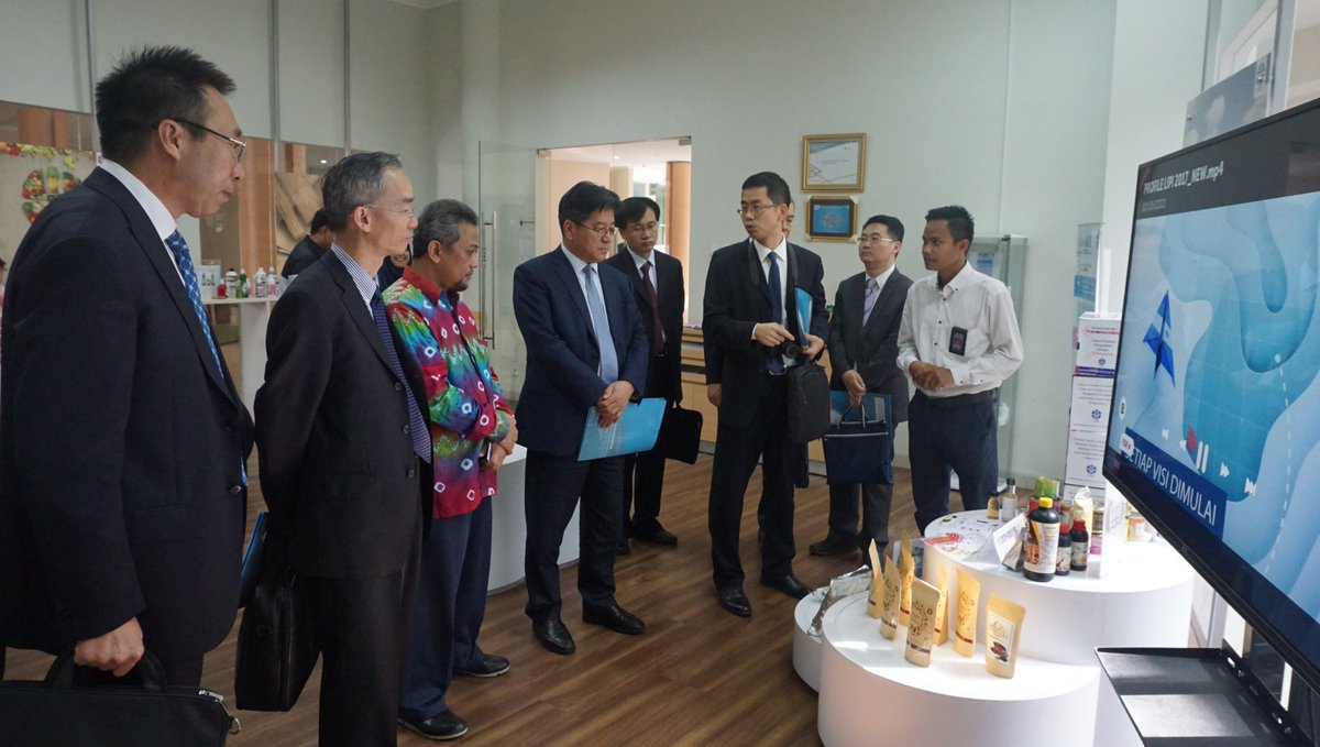 InovasiLIPI's tweet photo. Hari ini, Senin (22/4) PPII LIPI menerima kunjungan Delegasi Ministry Of Science And Technology (MOST) Of Peoples Republic Of China ke PPII LIPI yang dipimpin oleh Mr. HE Zhenfu selaku General Inspector Departement of Inspection MOST https://t.co/WD0nOq8XWG