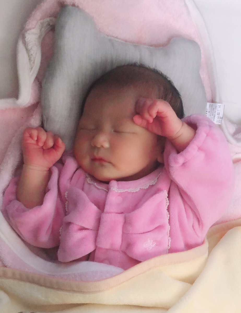 naa_0622's tweet photo. ご報告-
2019.4.09 AM11：16
3400グラム 50センチ
華凛愛 かりあ -華のように凛とした女性に。誰からも愛し愛されますように。

次女無事誕生しました🥰 https://t.co/vCED3Hv66C