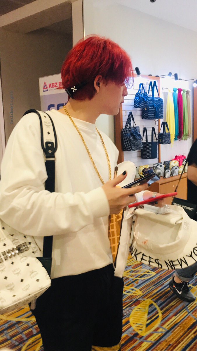 holdmetight84's tweet photo. เด็กๆ 🧡🧡🥰
#บาสสุรเดช 
#bbasjtrsuradet 
#บาสเด็กอ้วนที่แท้จริง 
#bbasjtrinmyanmar 
#sbfiveasiatour 
#sbfivedebutconcert https://t.co/LFbA4IjspR